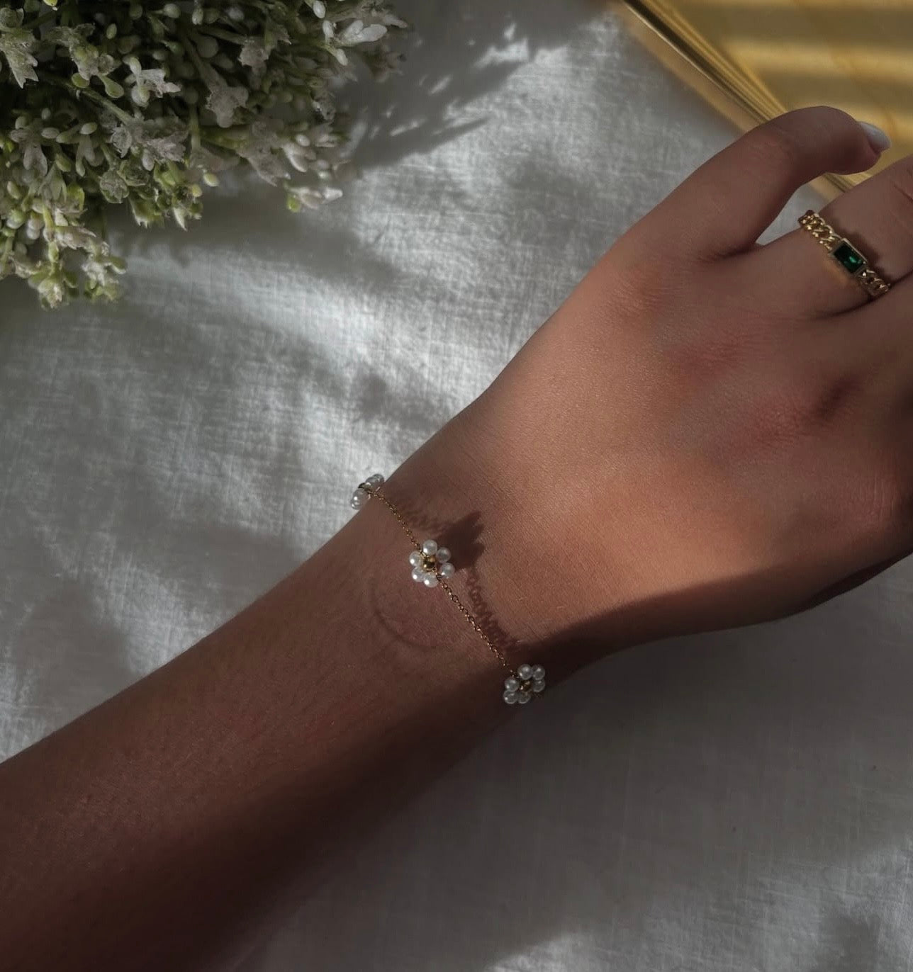 Flower bracalet