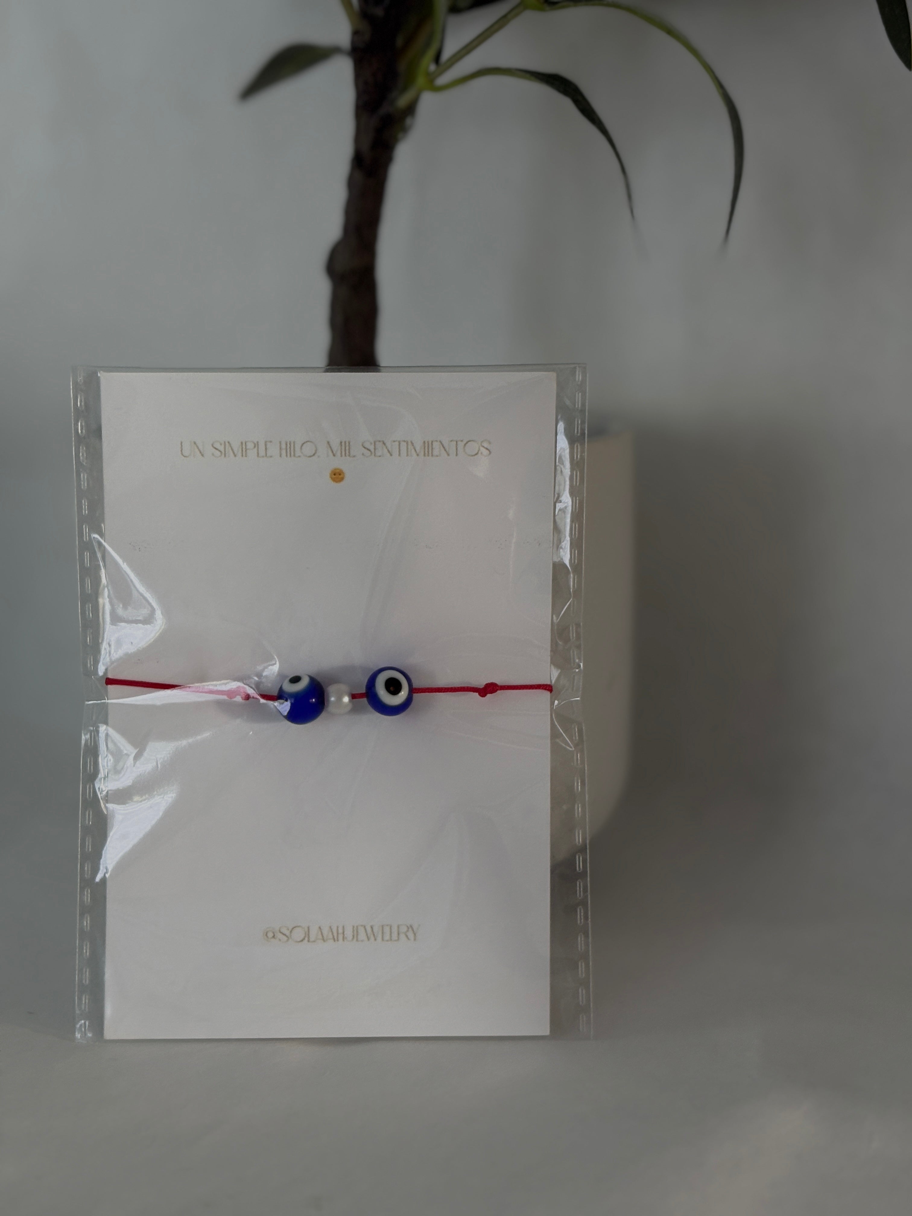 Bracalete en hilo con 2 ojos turcos